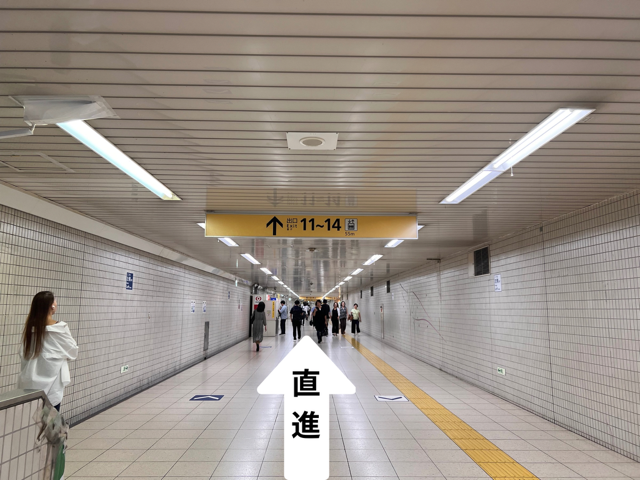 左折してまっすぐ。