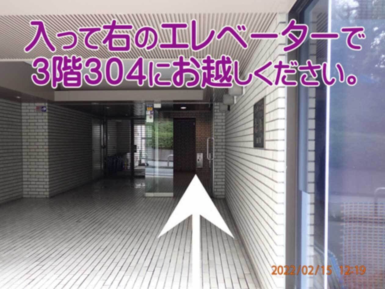 右側のエレベーターで3階へ